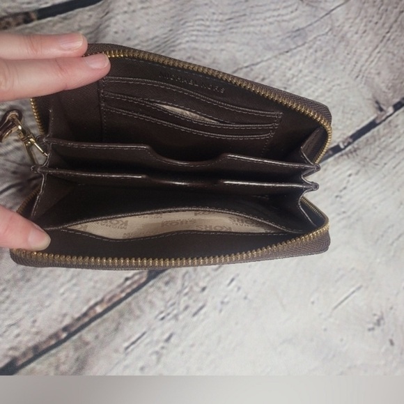 Michael Kors Jet Set Monogram Brown Wristlet - Picture 8 of 10